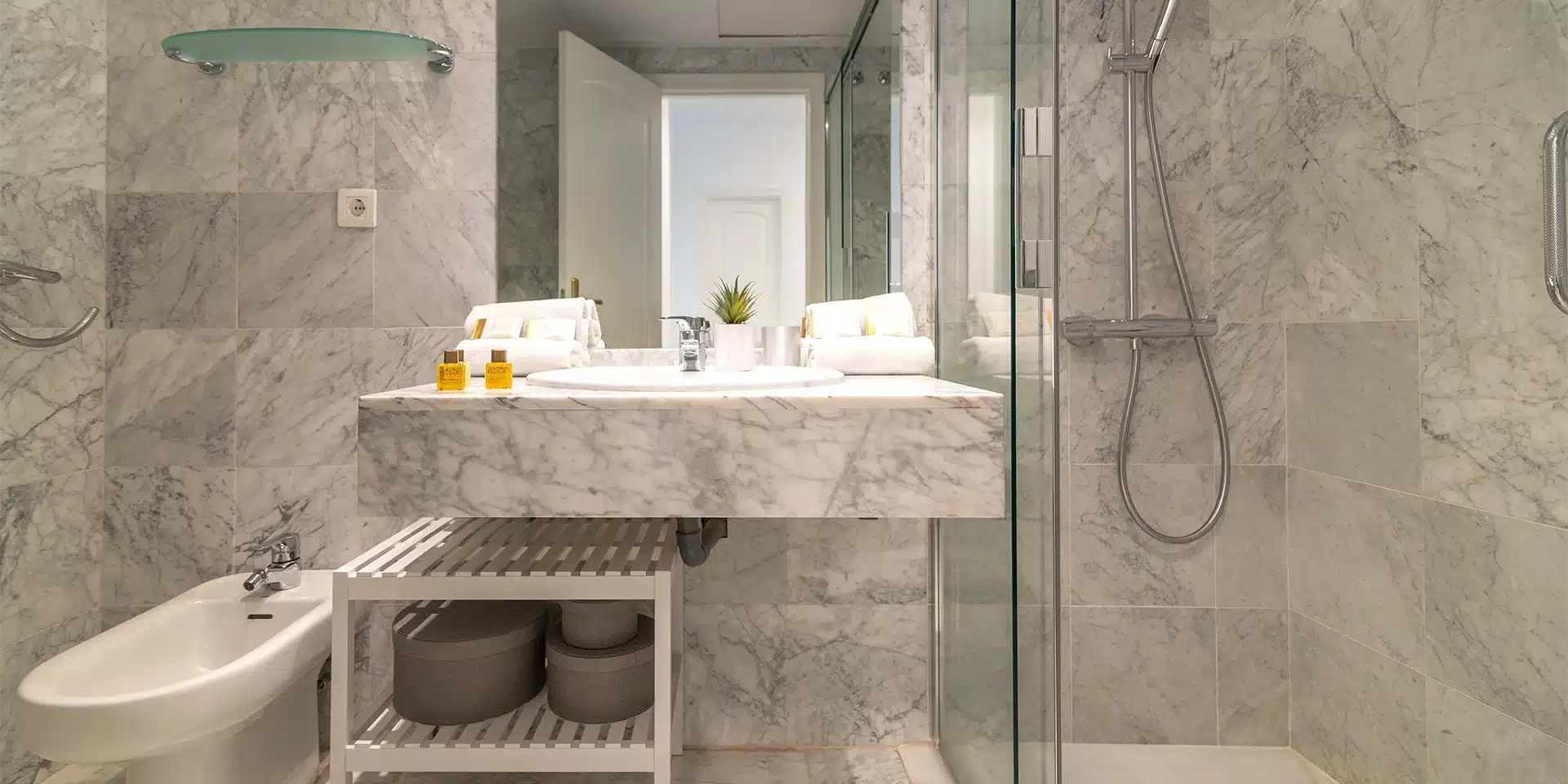 WHISPERING PALMS APARTMENT, Puerto Banús, Imagen 15