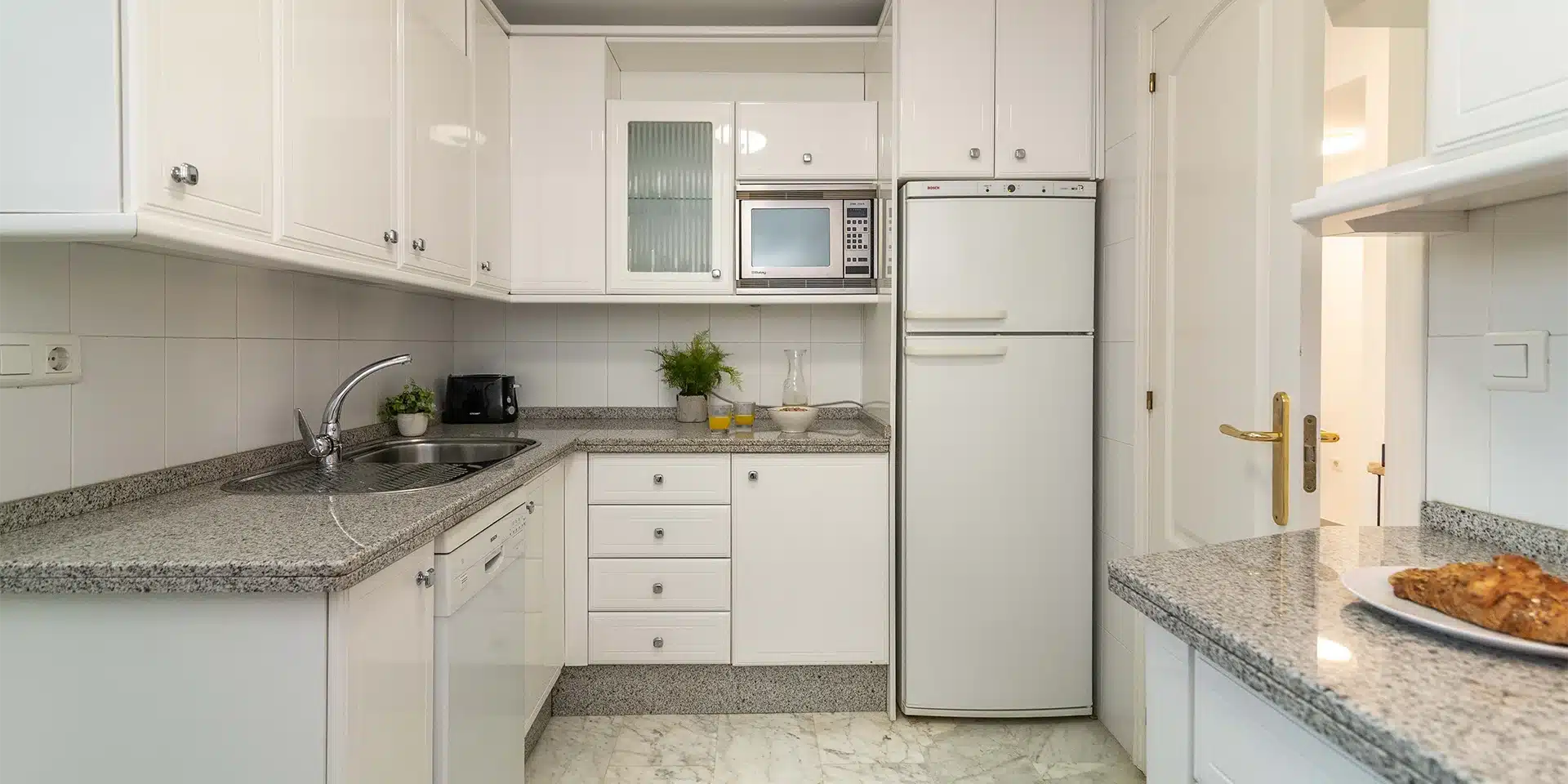 WHISPERING PALMS APARTMENT, Puerto Banús, Imagen 26